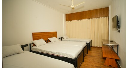 Athidhi Comfort E Premium Hostel Bed & Breakfast Room Type - Bedroom E4