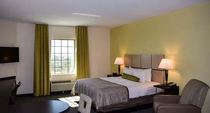 Candlewood Suites MONAHANS, an IHG hotel Room Type - 1 King 1 Qn Studio Suite Comm Accessible