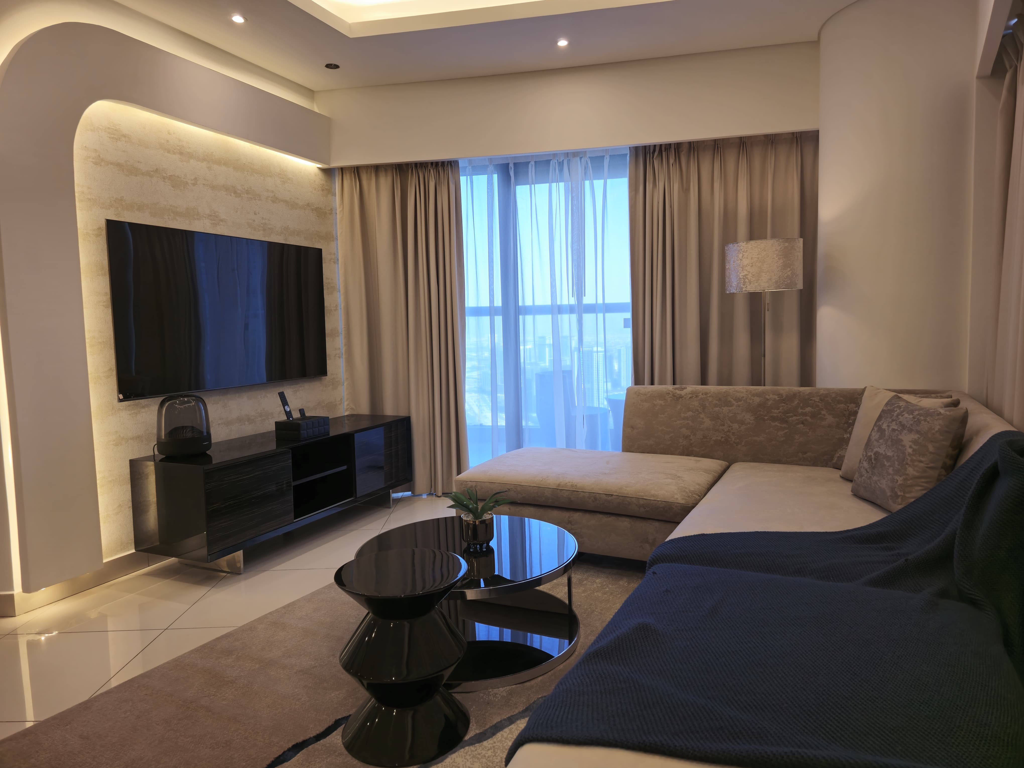 Quill Residence at Paramount Towers 3 BR Creek View - Tap to explore photos