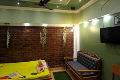 Deluxe Double Bed Suite with Air Conditioning