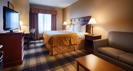 Best Western Lockhart Hotel & Suites Room Type - Accessible - 1 King, Mobility Accessible, Roll In Shower, Jetted Tub, Non-Smoking, Full Breakfast Best Western Lockhart Hotel & Suites Room Type - Accessible - 1 King, Mobility Accessible, Roll In Shower, Jetted Tub, Non-Smoking, Full Breakfast