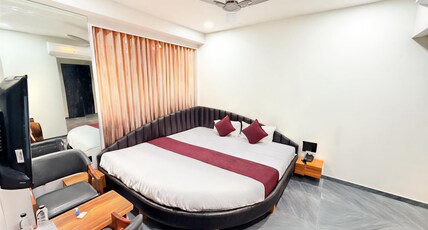 Hotel The Avanta - Gandhinagar Room Type - Jacuzzi Bath Suite Room