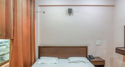 New Aditya Room Type - STANDARD DOUBLE BED A.C ROOM (NON GANGA JI FACING )