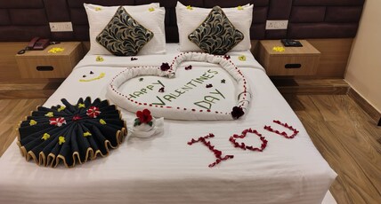 SAROJINI GARDEN HOTEL & RESTAURANT Room Type - Premium Room