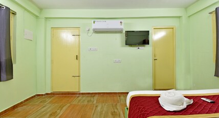 Mariyal Home Stay Room Type - Deluxe Double Room (2 Adults + 1 Child)