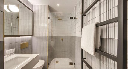 Vibe Hotel Sydney Darling Harbour Room Type - Deluxe Room - Queen