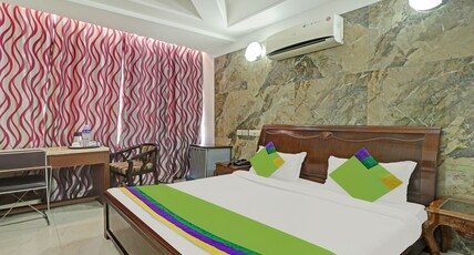 Treebo Sky 5 Room Type - Deluxe Family Room