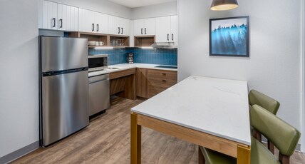 Staybridge Suites Denver - Cherry Creek Room Type - 1 Queen Suite Mobility Accessible Roll Shower Staybridge Suites Denver - Cherry Creek Room Type - 1 Queen Suite Mobility Accessible Roll Shower
