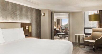 Crowne Plaza TORONTO AIRPORT Room Type - 1 King Bed One Bedroom Suite Sofa Bed