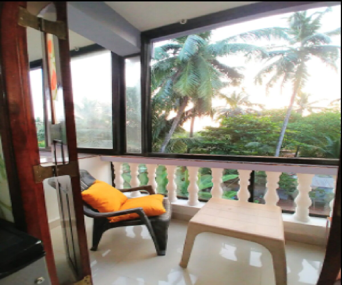 A Lorenzo's BeachBoho- The Hornbill Superior Room - Tap to explore photos