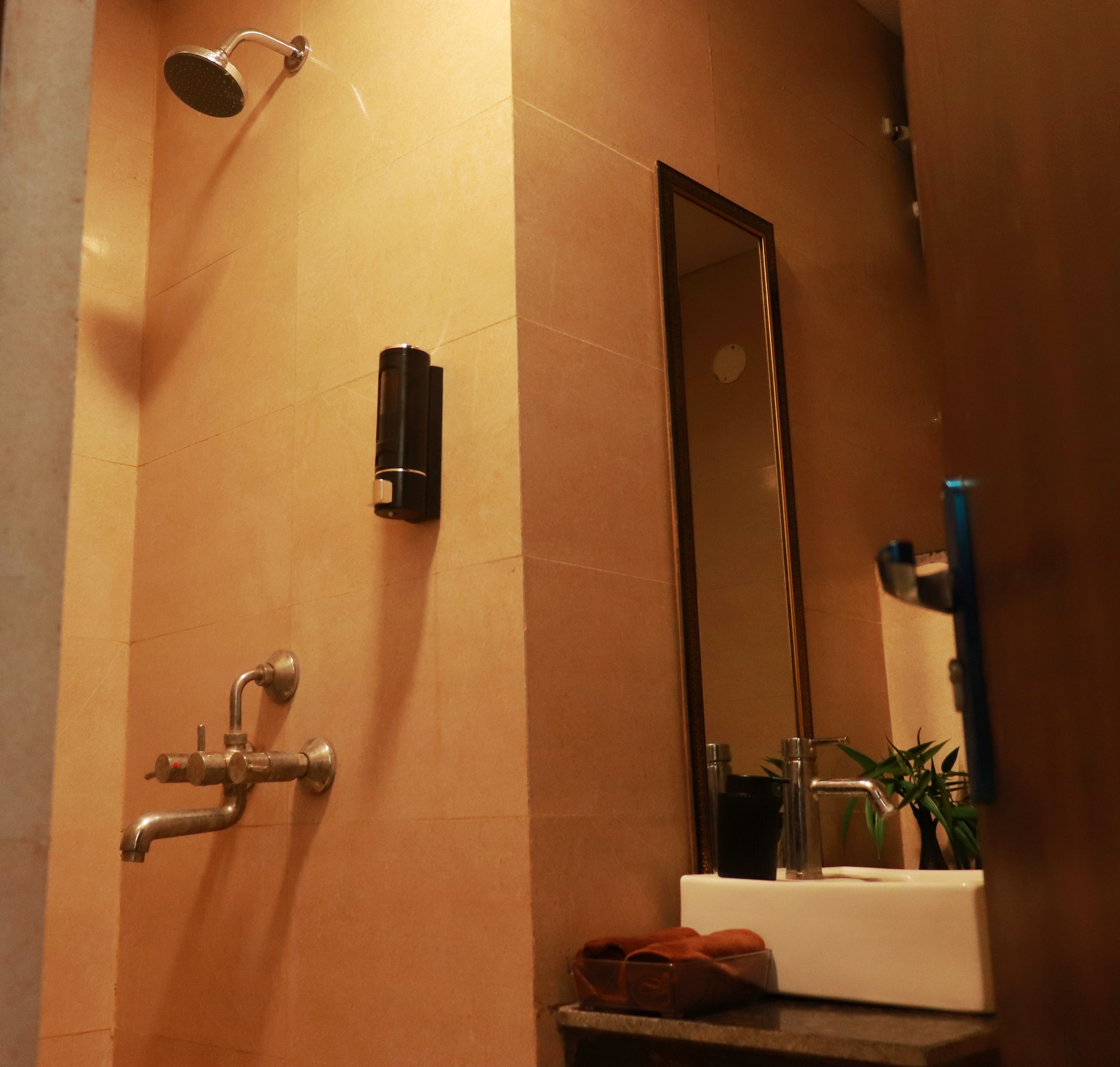 Panoramic City Views -15th Floor Studio Apartment - Tap to explore photos