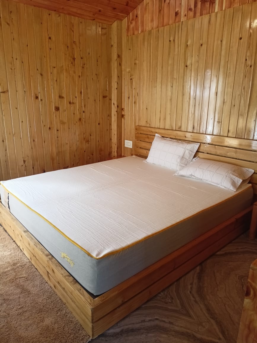 Hideway Holt Tiny Cabin - Tap to explore photos
