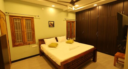 Dwaraka Villa Room Type - Deluxe Room With Garden View