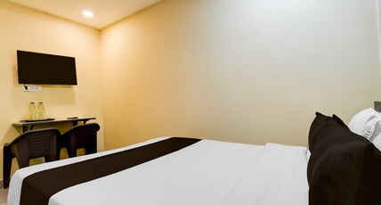 Hotel O Premium 12th Night Room Type - Classic