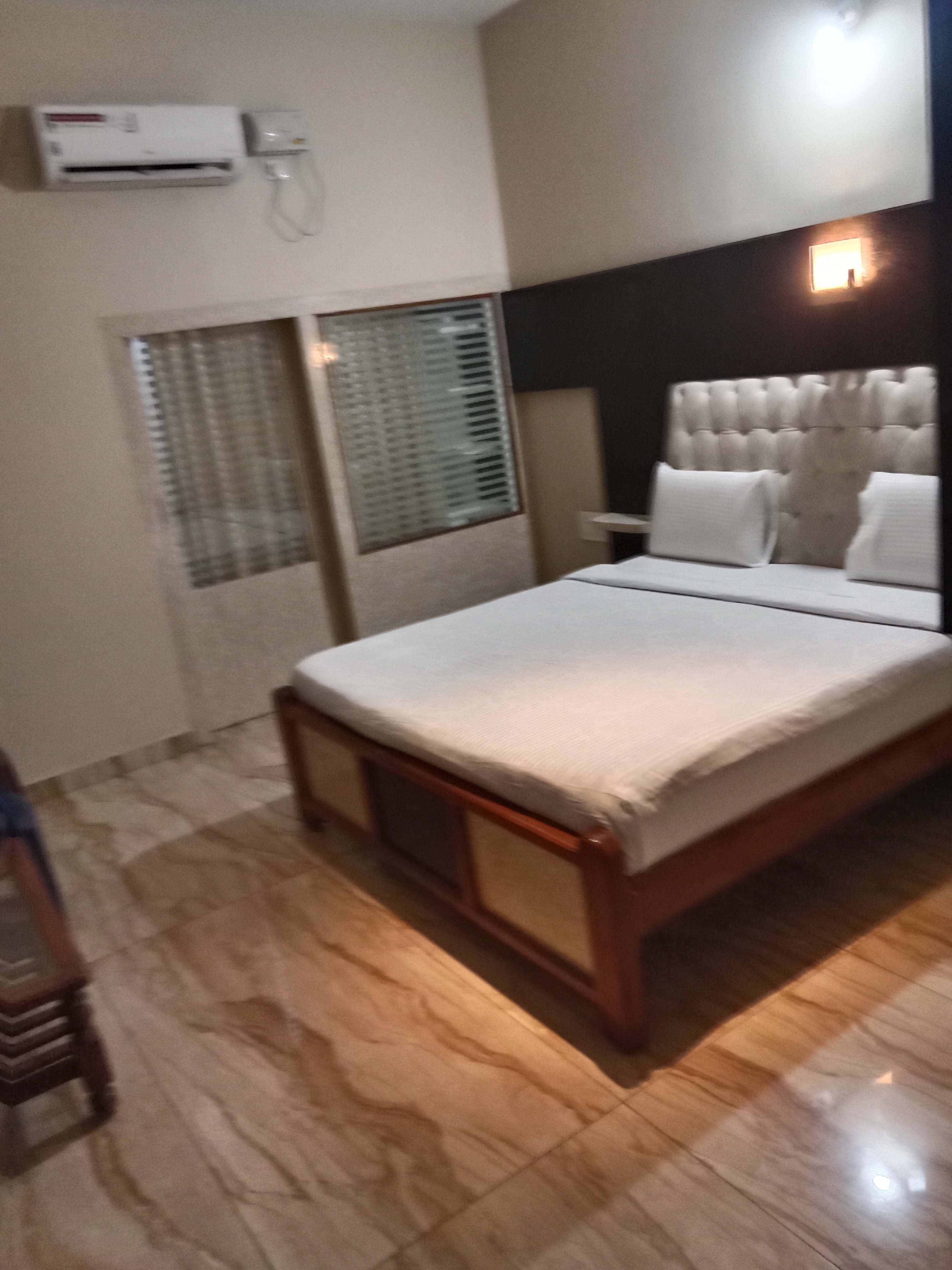 THE ANS DELUXE SUITES AND IN - Tap to explore photos