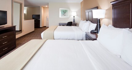 Holiday Inn Express & Suites WILLMAR Room Type - 2 Queen Suite Comm Access