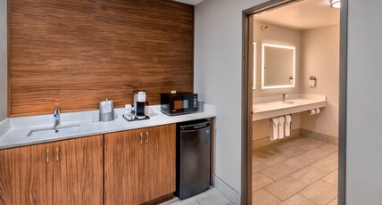 Holiday Inn Express WINNEMUCCA Room Type - 2 Queen Beds Suite