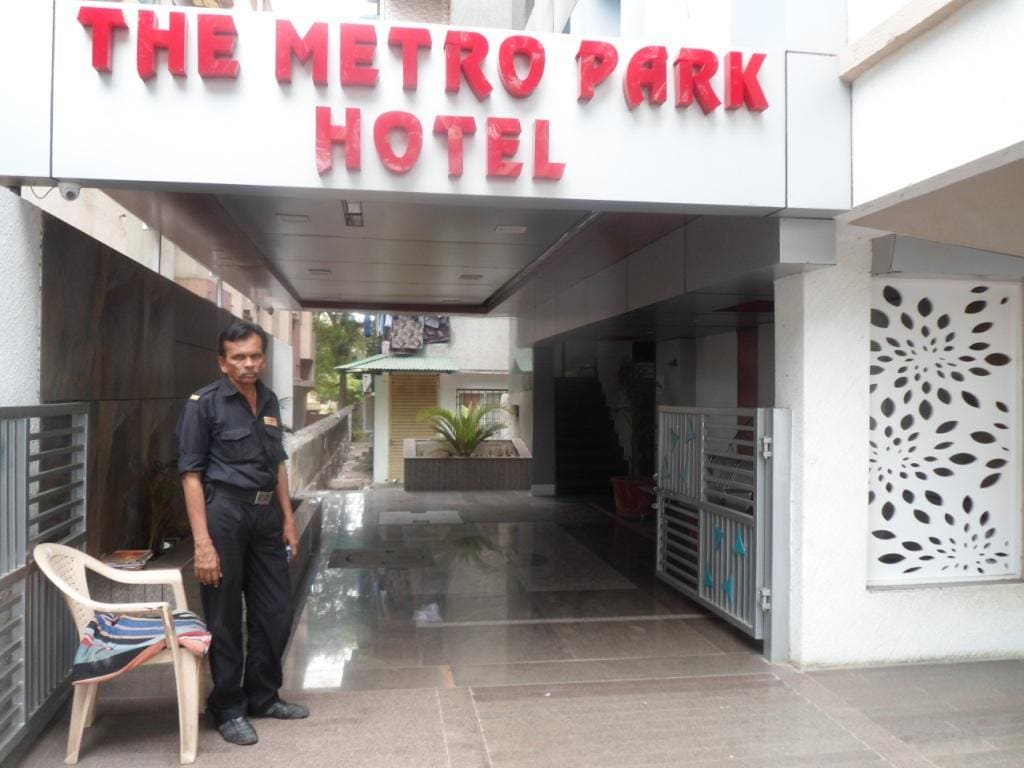 The Metro Park Hotel - Tap to explore photos