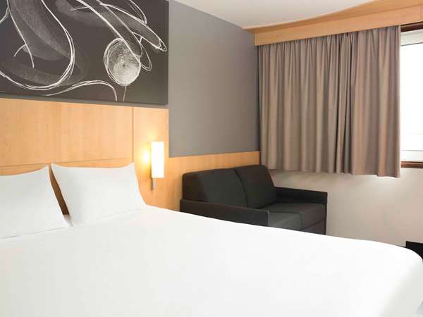 Ibis 3 Lacs Neuchatel Hotel - Tap to explore photos