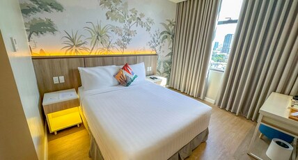 Harolds Hotel Quezon CIty Room Type - Deluxe Queen Bed