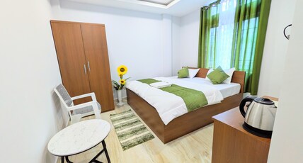 Accomoon hotel Room Type - Deluxe king size bed room