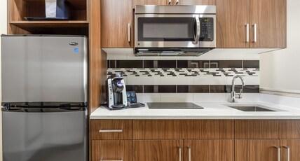 Best Western Plus Hinton Inn & Suites Room Type - 1 King Bed, Non-Smoking, Kitchenette, Microwave And Refrigerator, Sofabed, High Speed Internet Acces