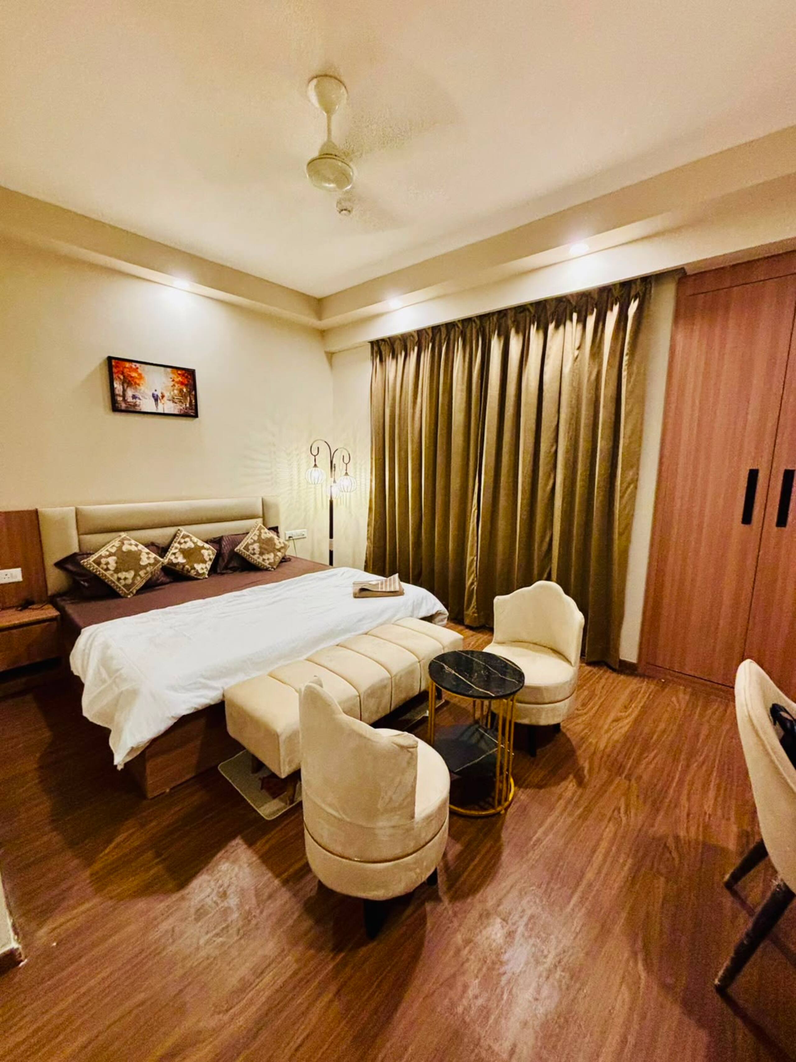 Homestay Omaxe half day 12pm to 6pm - Tap to explore photos
