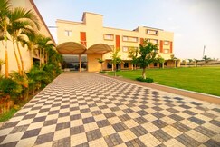 Grand Bhelsa Hotel and Resort