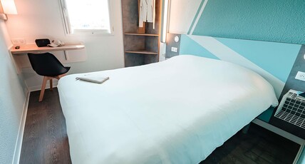 ibis budget S Room Type - DOUBLE - Room with a large bed for 2 people