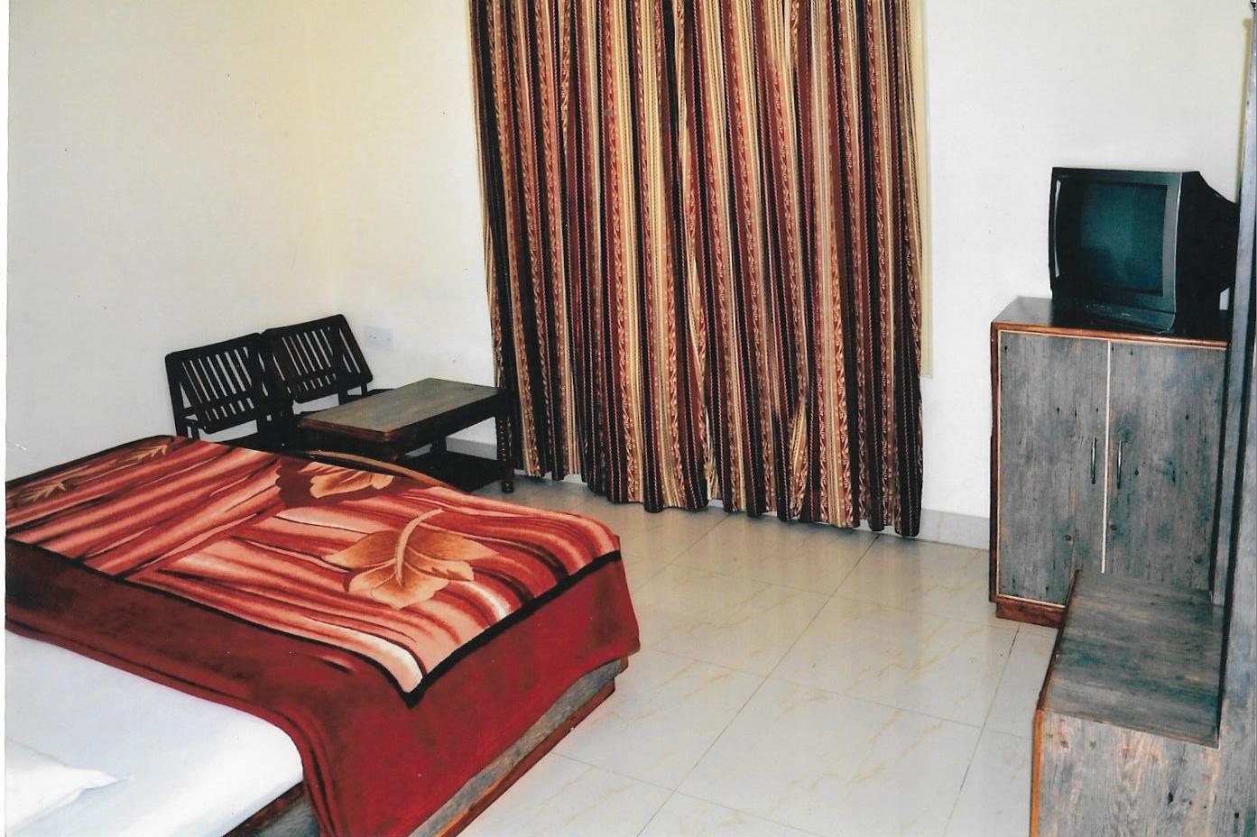 Hotel Sanjeev Palace - Tap to explore photos