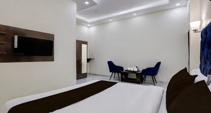 Super Hotel O Clock Tower Dehradun Formerly Dooncity Suites Room Type - Saver Double