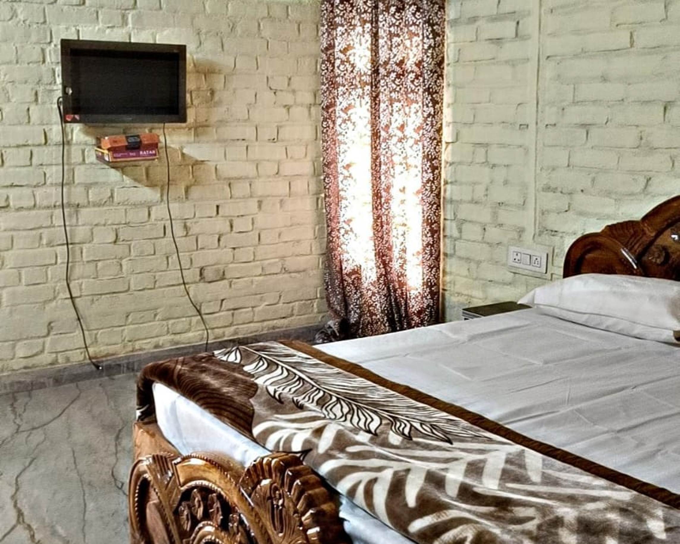 Madhav Hill View Homestay - Tap to explore photos
