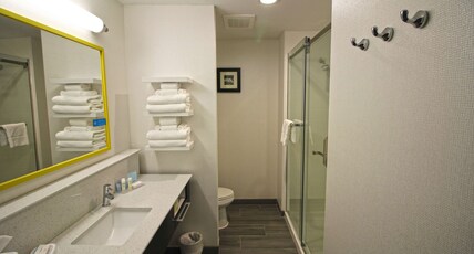 Hampton Inn by Hilton West Plains Room Type - KING RM W SOFA FRIDGE NS
