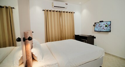 7 The Business Hotel Room Type - Deluxe AC Room