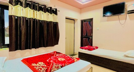 Kesar Guest House Room Type - Deluxe Triple bed Ac