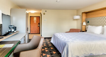 Holiday Inn Hotel & Suites Phoenix - Mesa / Chandler Room Type - 1 King Standard Mobility Accessible Roll In Shower Holiday Inn Hotel & Suites Phoenix - Mesa / Chandler Room Type - 1 King Standard Mobility Accessible Roll In Shower