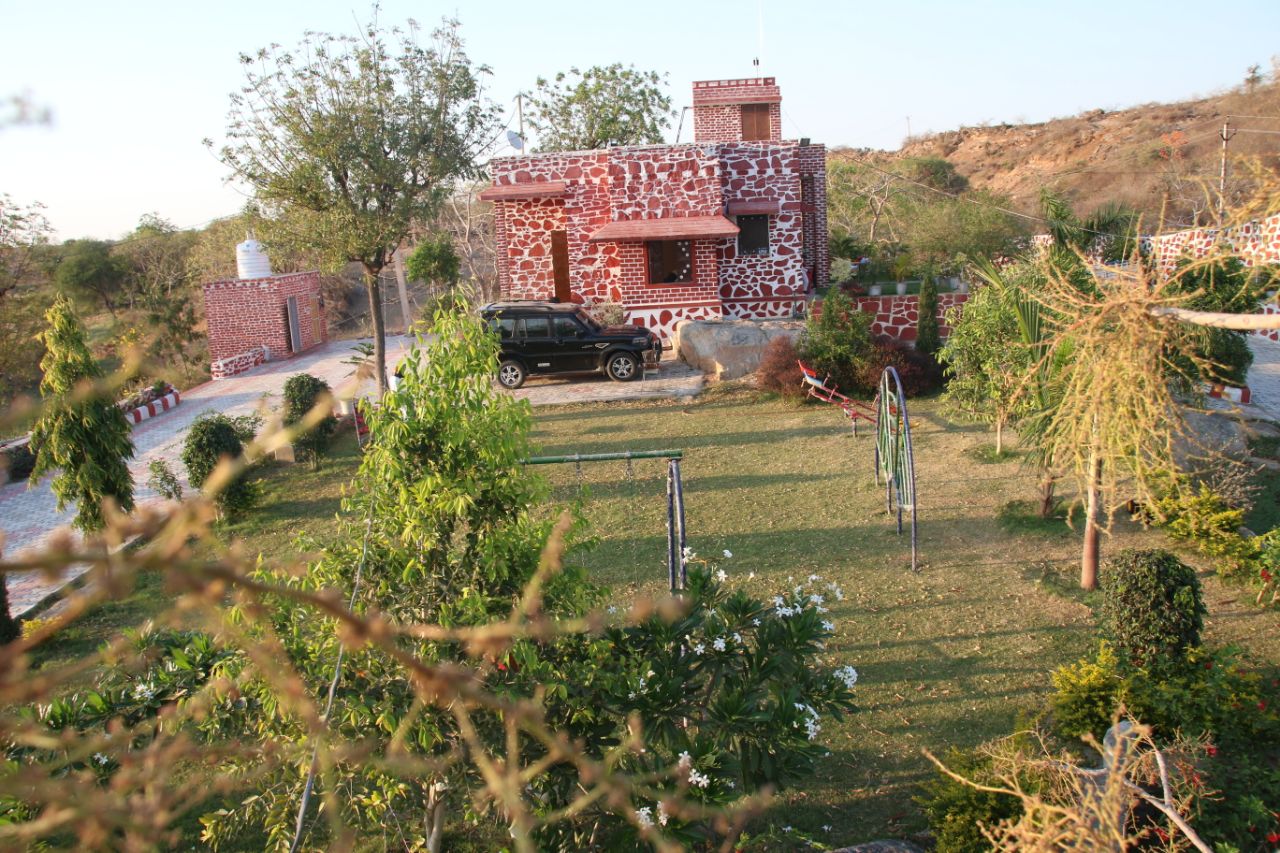 Hariyav Garh Resort - Tap to explore photos