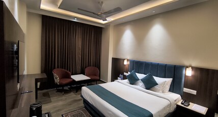 Hotel YPS Room Type - Deluxe AC Room