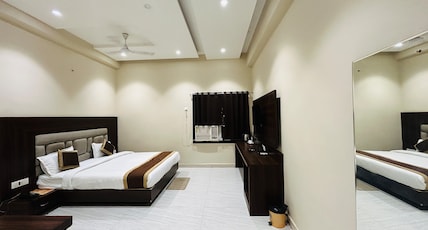 HOTEL KUSUM PALACE Room Type - Super Deluxe Room HOTEL KUSUM PALACE Room Type - Super Deluxe Room