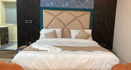HOTEL RASHMI GRAND Room Type - Deluxe King Bed Room with City View