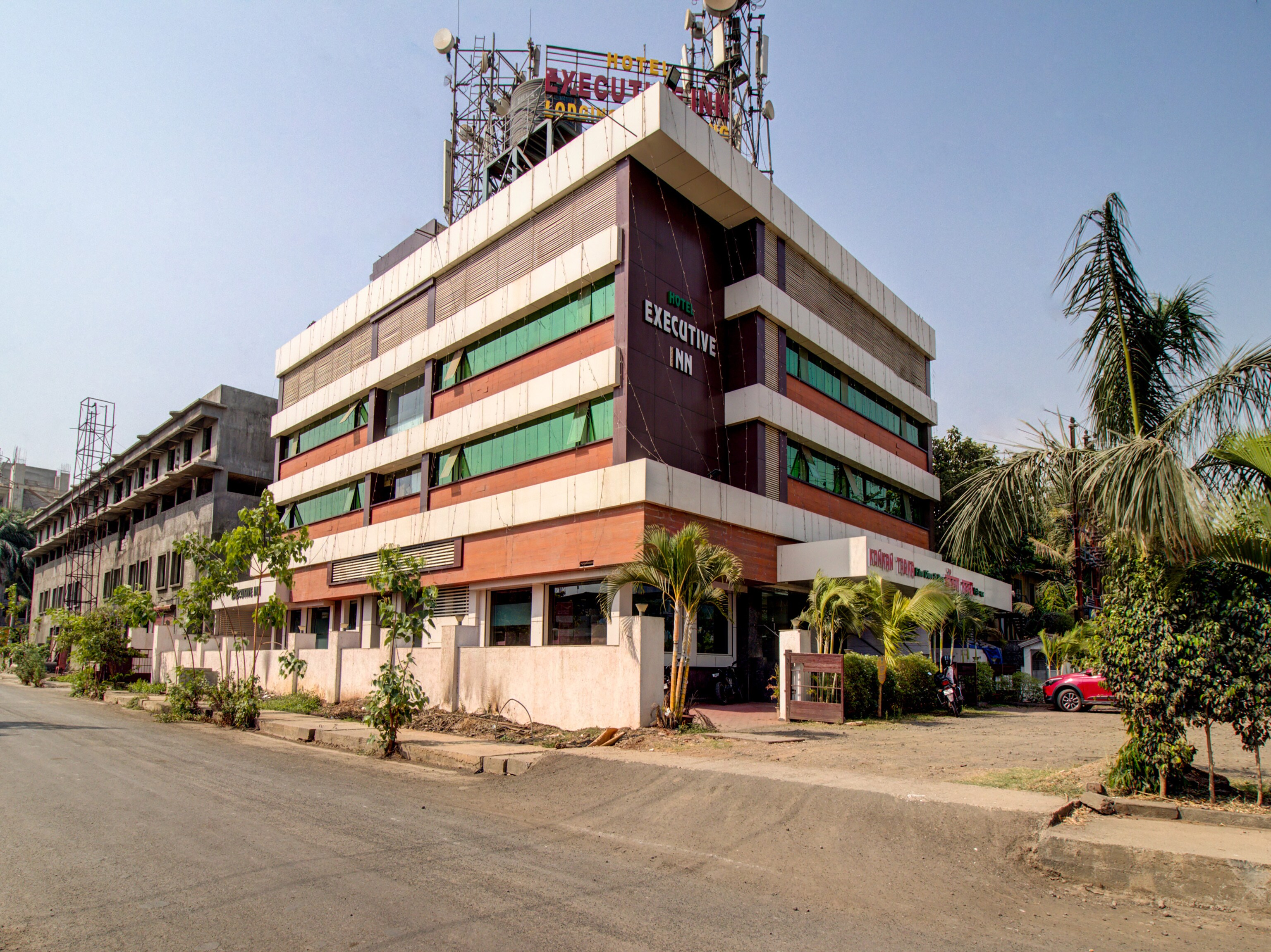 Hotel Executive Inn - Tap to explore photos