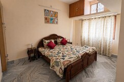 Pyari Kunj Homestay Near Bankey Bihari Temple