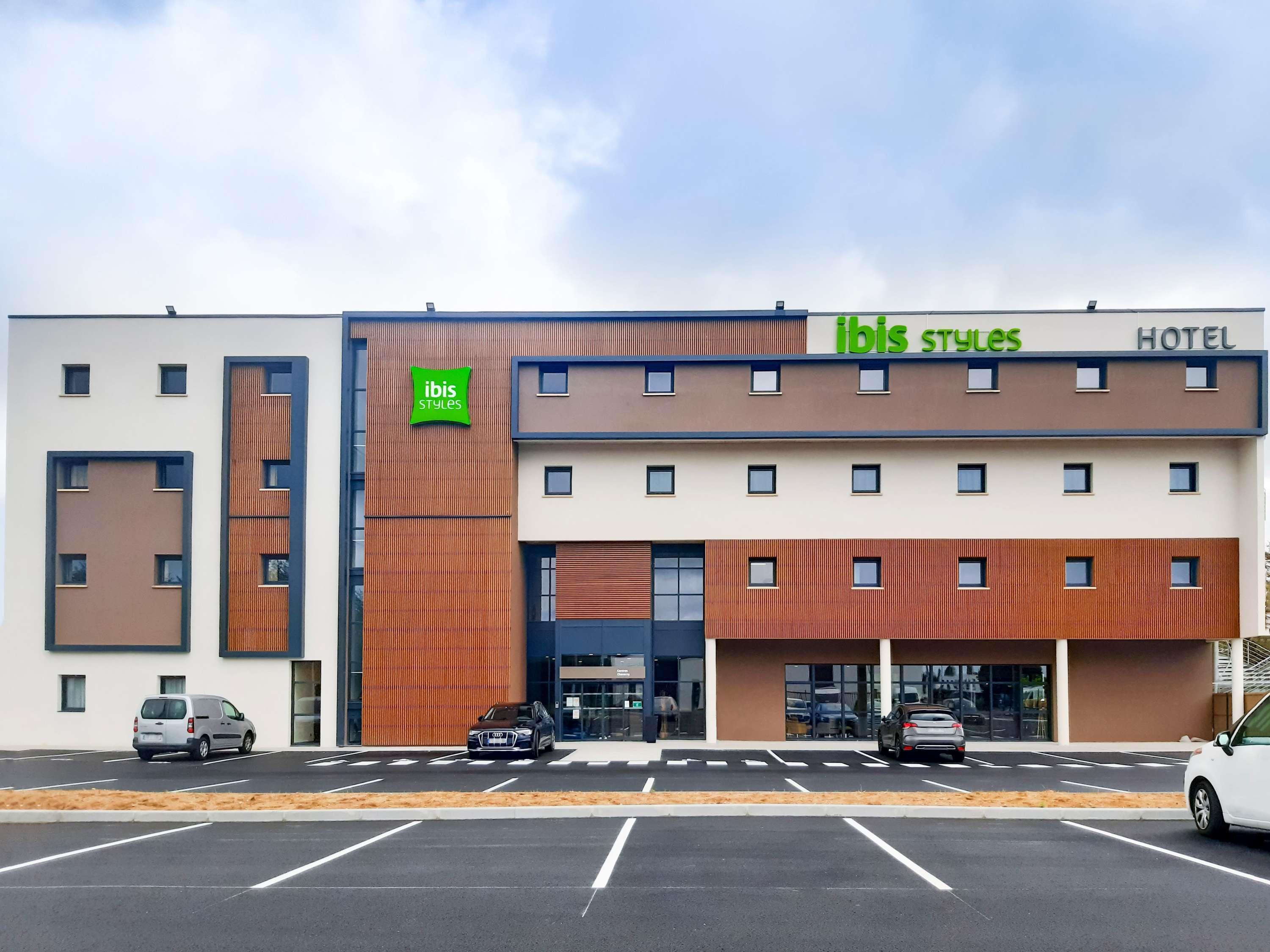 ibis Styles Contres Cheverny - Tap to explore photos
