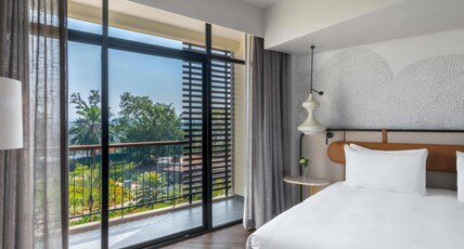 M Room Type - Deluxe room with 1 King Bed