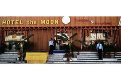 Hotel the Moon