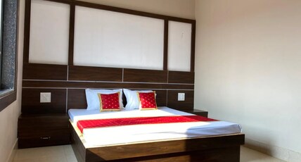 Hotel Highway Hills Room Type - Deluxe Room AC