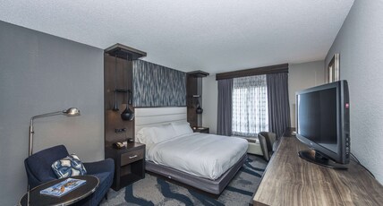 DoubleTree by Hilton North Charleston - Convention Center Room Type - 1 KING BED