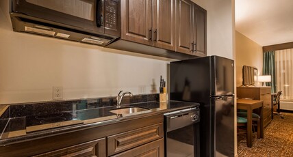 Best Western Plus Executive Residency Elk City Room Type - Accessible - Suite King Bed, Mobility Accessible, Communication Assistance, Bathtub, Kitchenette, So Best Western Plus Executive Residency Elk City Room Type - Accessible - Suite King Bed, Mobility Accessible, Communication Assistance, Bathtub, Kitchenette, So