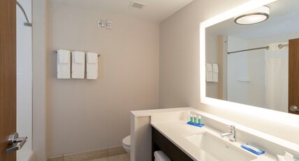 Holiday Inn Express & Suites GRIFFIN Room Type - 2 Queen Standard
