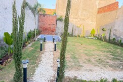 Guruji Farms duplex room hot tub private pool